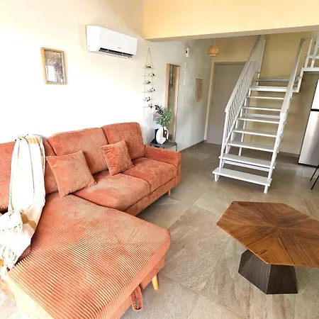 Warm Design 3br, 7-min Walk, Peaceful *