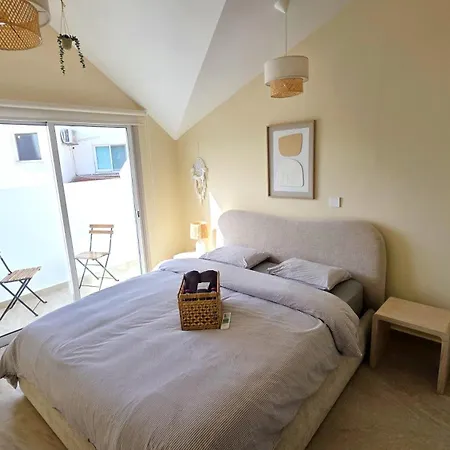 Warm Design 3br, 7-min Walk, Peaceful * Larnaca