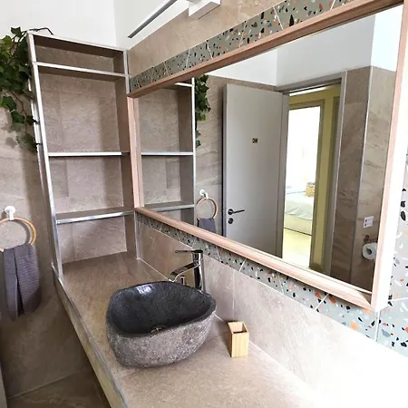 Warm Design 3br, 7-min Walk, Peaceful Apartament