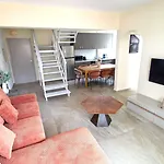 Warm Design 3br, 7-min Walk, Peaceful Larnaca