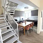 Warm Design 3br, 7-min Walk, Peaceful Larnaca