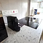 Warm Design 3br, 7-min Walk, Peaceful Apartmán