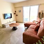 Warm Design 3br, 7-min Walk, Peaceful Lejlighed