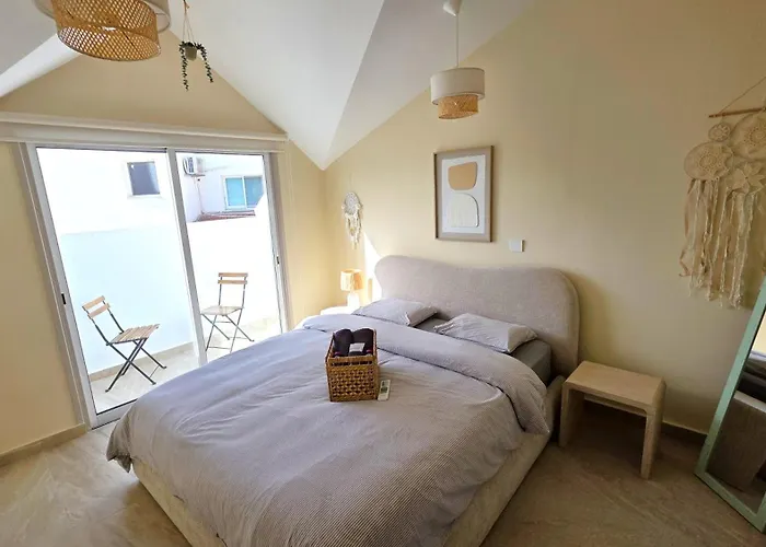 Warm Design 3br, 7-min Walk, Peaceful * Ларнака