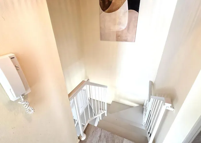 Warm Design 3br, 7-min Walk, Peaceful Апартаменти