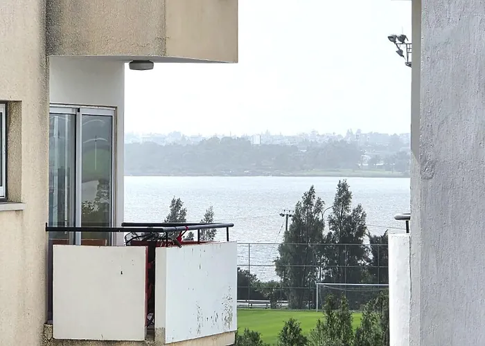 Warm Design 3br, 7-min Walk, Peaceful Ларнака