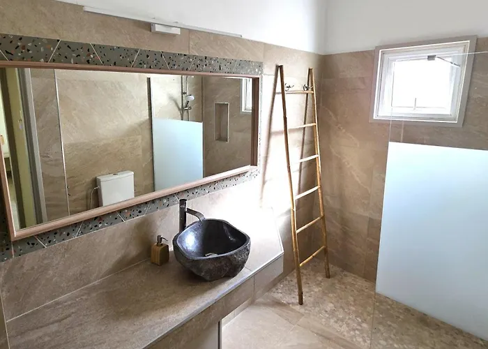 Warm Design 3br, 7-min Walk, Peaceful Апартаменти *