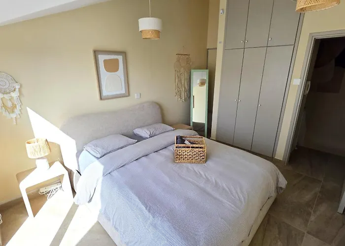 Warm Design 3br, 7-min Walk, Peaceful ラルナカ