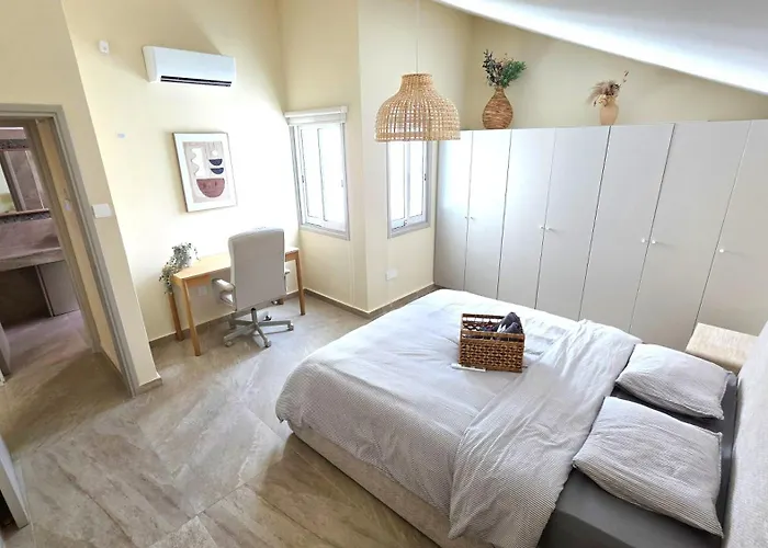 Warm Design 3br, 7-min Walk, Peaceful *